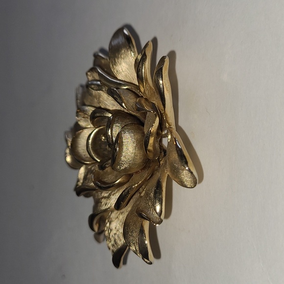 Vintage Signed Trifari Crown Brooch - Picture 2 of 6